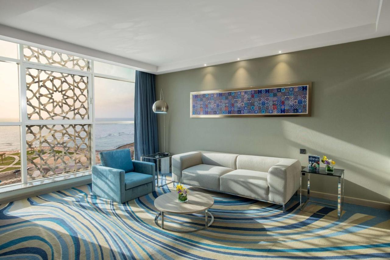 Radisson Blu Hotel, Jeddah Corniche Zewnętrze zdjęcie A living room at the Jumeirah Atlantis