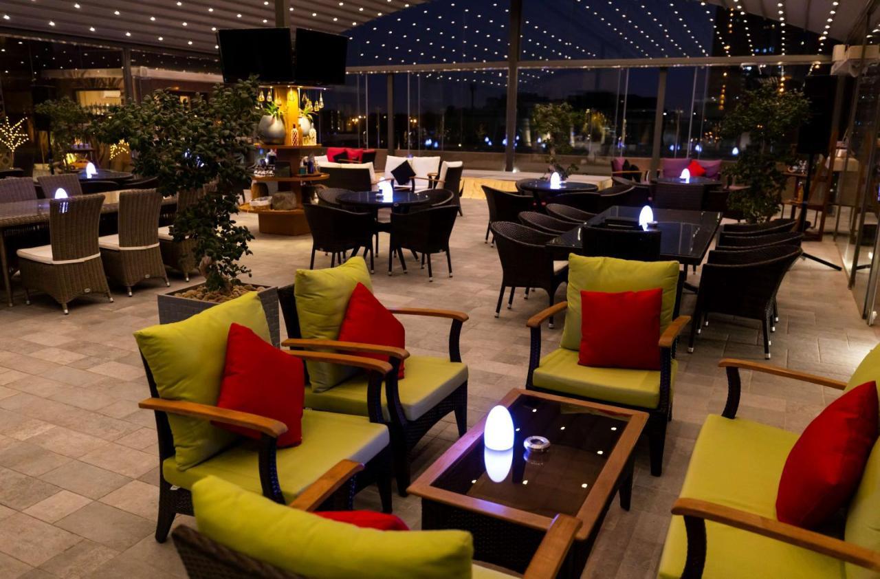 Radisson Blu Hotel, Jeddah Corniche Zewnętrze zdjęcie The lounge at the airport