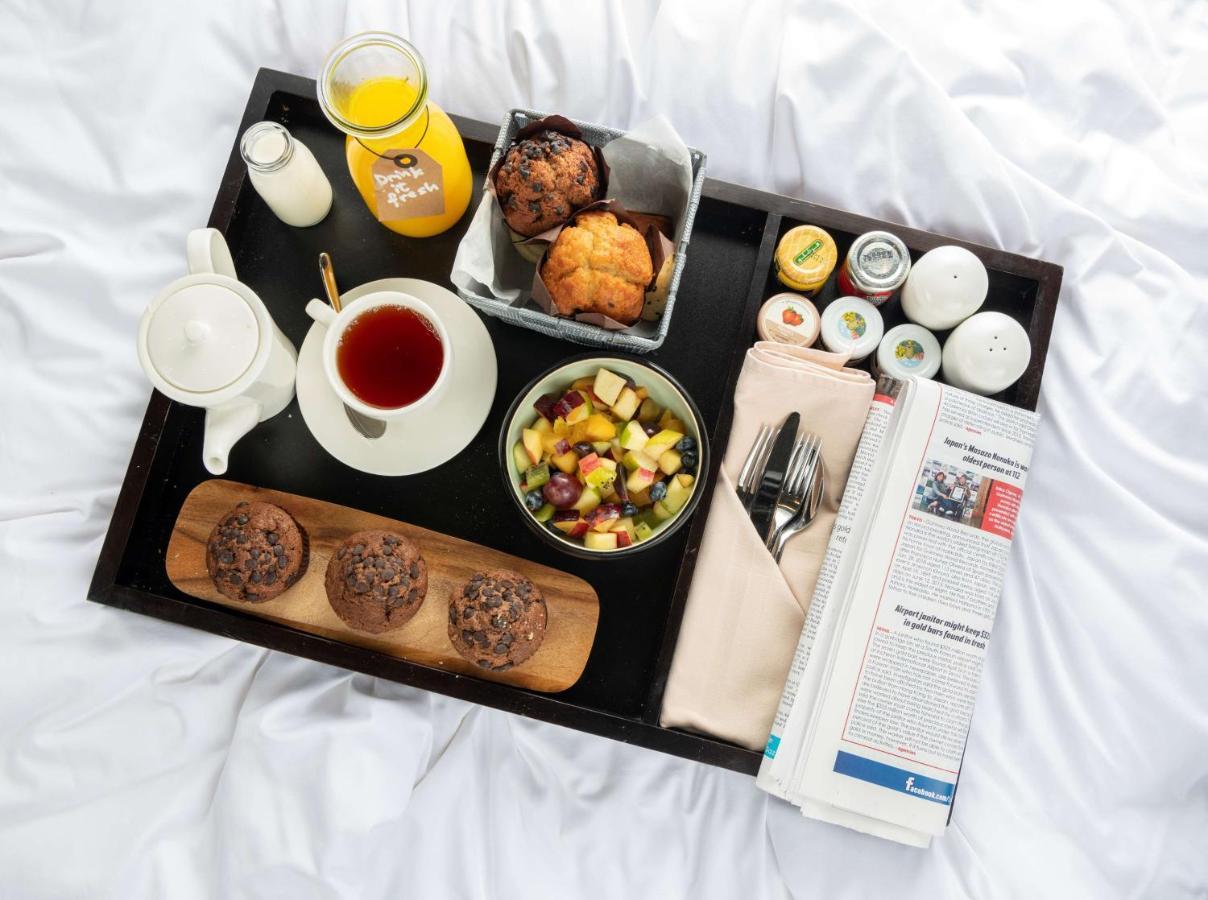 Radisson Blu Hotel, Jeddah Corniche Zewnętrze zdjęcie Room service tray