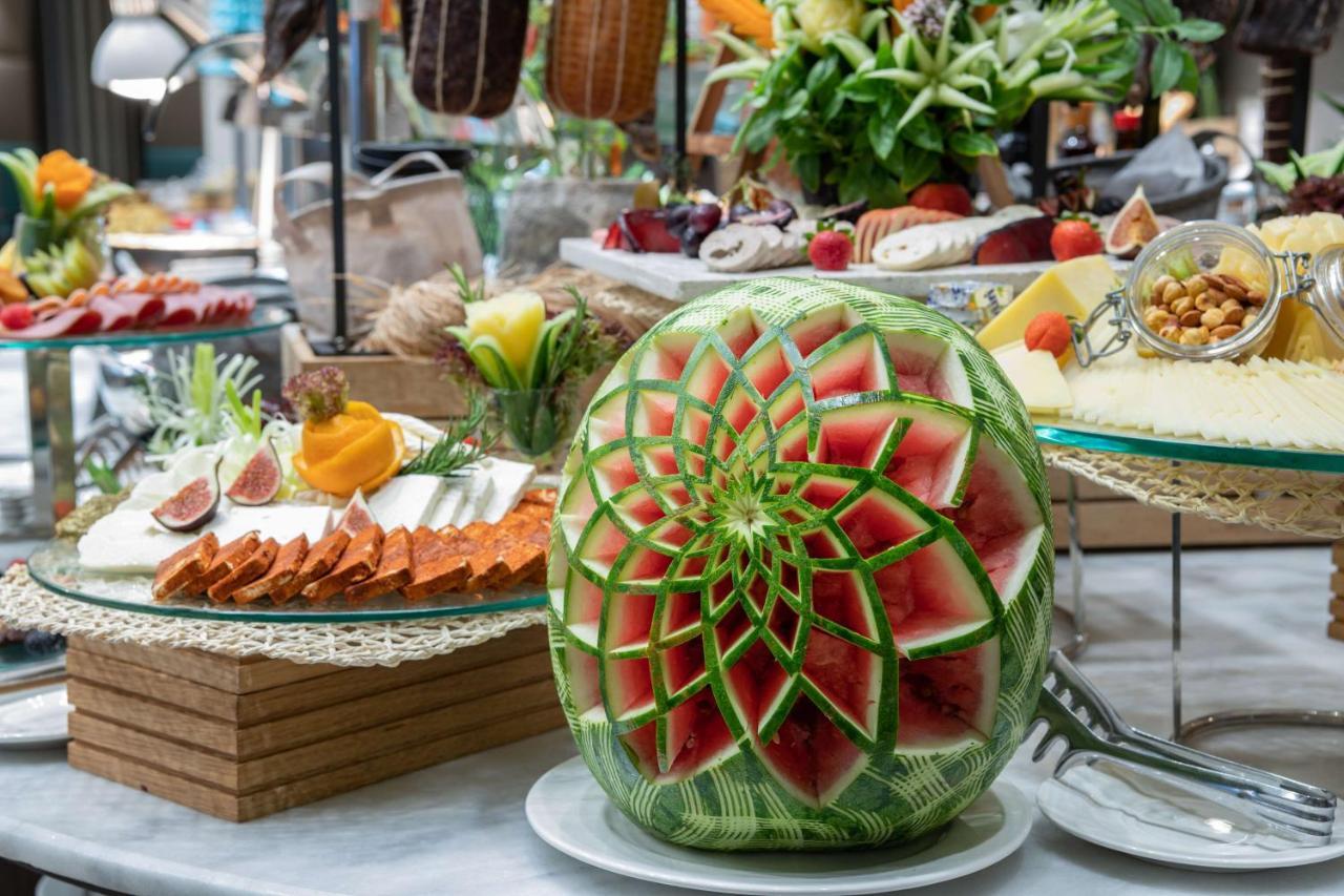 Radisson Blu Hotel, Jeddah Corniche Zewnętrze zdjęcie A watermelon carving