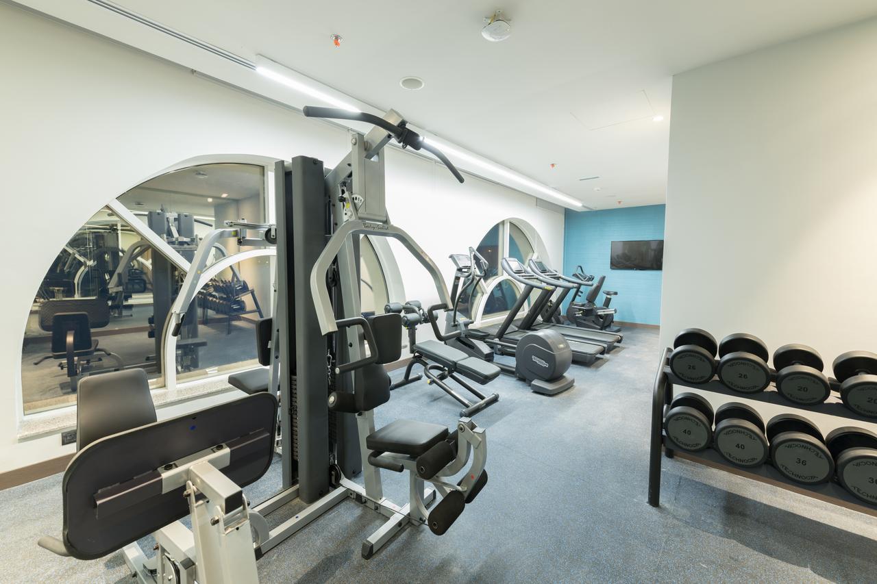 Radisson Blu Hotel, Jeddah Corniche Zewnętrze zdjęcie The gym at the hotel