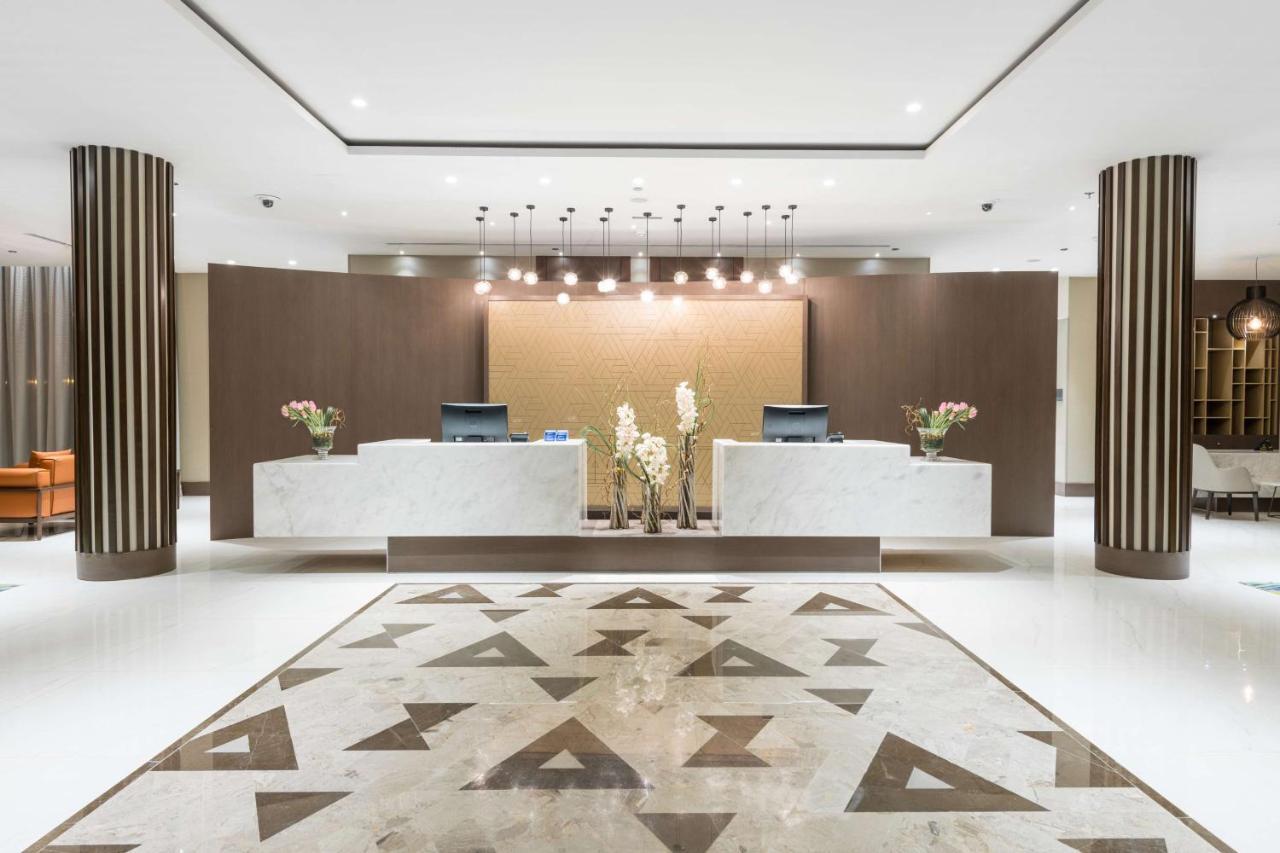 Radisson Blu Hotel, Jeddah Corniche Zewnętrze zdjęcie The lobby of the hotel
